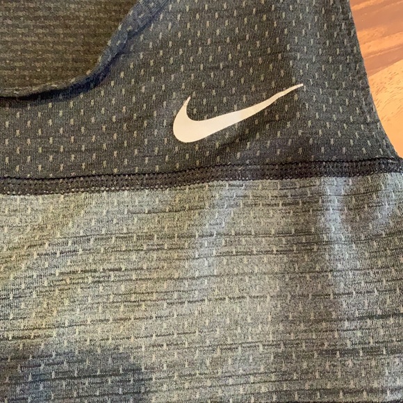Nike Sleeveless top - Picture 3 of 3